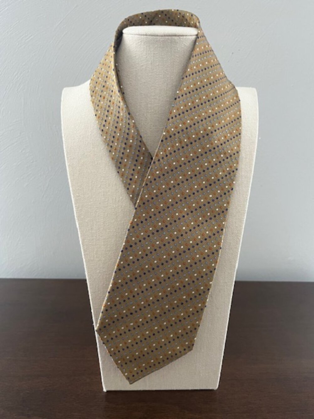 Saks Fifth Avenue Silk Necktie Tie Textured Business Office Evening Italy